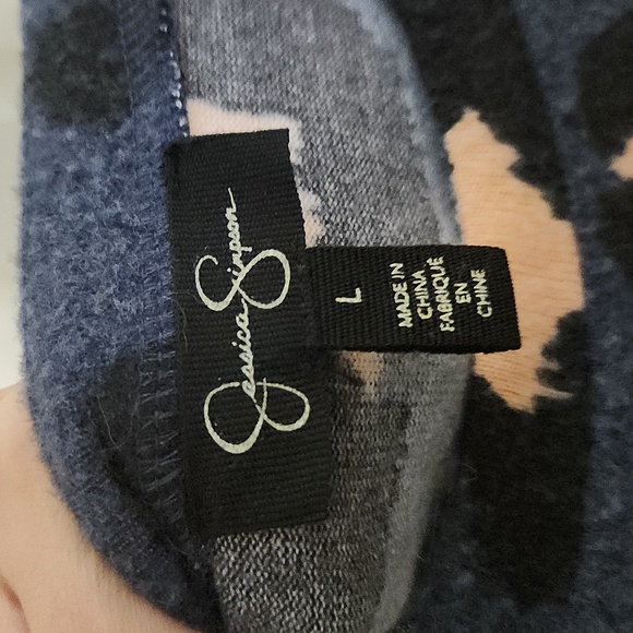 Jessica Simpson Leopard pullover - Picture 3 of 3